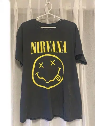 닐바나 NIRVANA 스마일 티셔츠 L 사이즈
