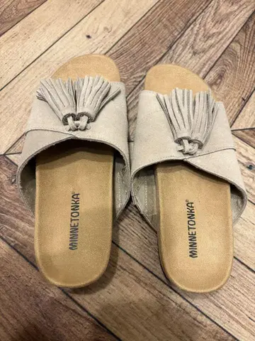 MINNETONKA 베이지 프린지 샌들 36 새상품급 덤 선택 가능 달바