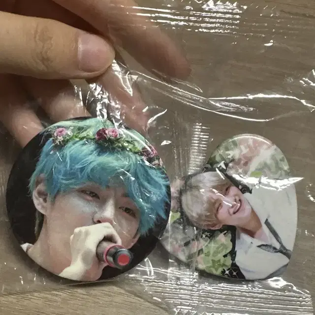 방탄 뷔 캔뱃지 미개봉 비공굿 판매