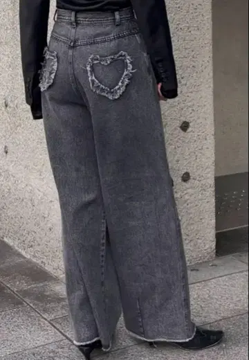 아메리 하트 패치 데미지 데님 팬츠