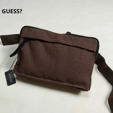 택 포함 미사용 GUESS 바디백 브라운