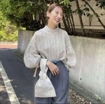 CLANE 컷 자수 탑 레이스 블라우스