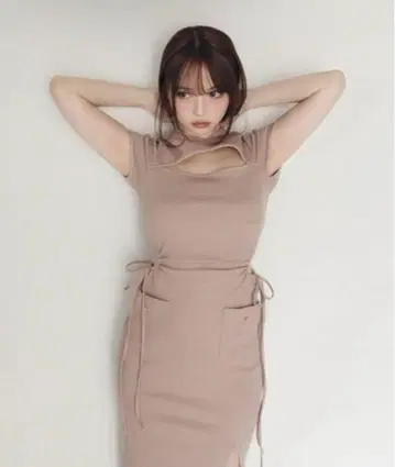 ANDMARY Effie 슬릿 드레스 핑크 베이지