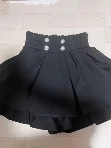 NOEMI 비쥬 장식 스커트 블랙