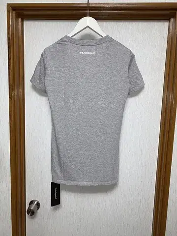 4 새상품 1PIU1UGUALE3 로고 브이로고 넥 티셔츠