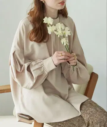 hinari 볼륨 슬리브 2way 블라우스 베이지