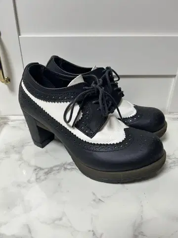 닥터 마틴 윙 칩