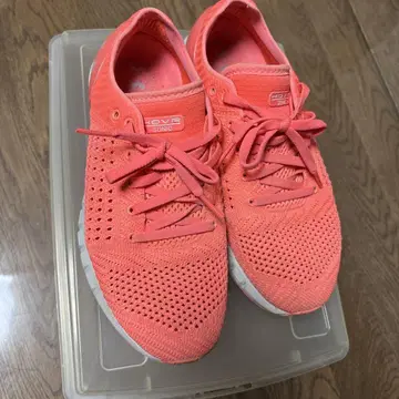 Under Armour HOVR Sonic 핑크 신발