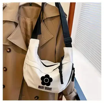 MARY QUANT 화이트 숄더백 가볍고 뛰어난 핏감!