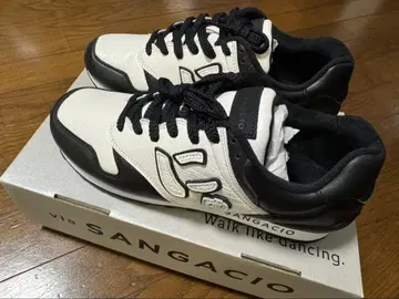 SANGACIO 화이트/블랙 스니커즈