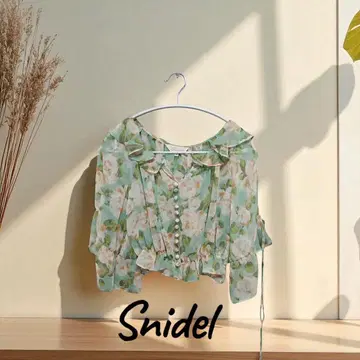 '새상품급' Snidel 예쁜 꽃무늬 프릴 블라우스