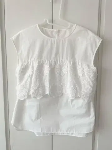 Ivory court 꽃무늬 자수 프렌치 슬리브 블라우스
