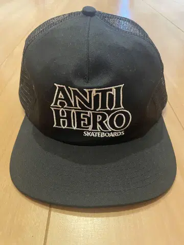 ANTI HERO 메쉬 캡