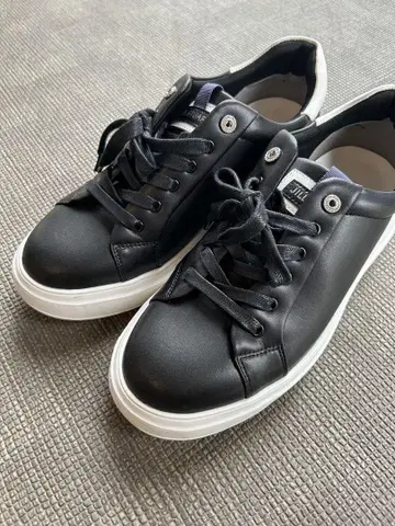 새상품급 질스튜어트 블랙 스니커즈 24cm 24.5cm