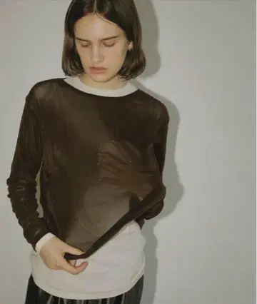 MANOF 마노프 TULLE FLOCKED TOPS 화이트