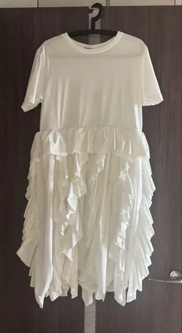 레어 VIVIANO / Ruffle T-shirt 티셔츠 비비아노