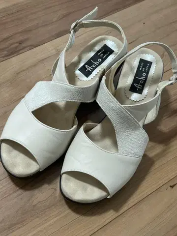 Acho 베이지 컴포트 샌들