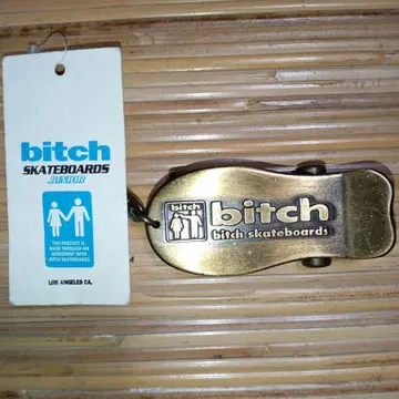 bitch skateboards JUNIOR 키링