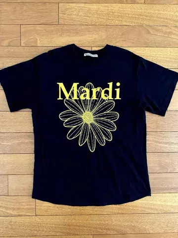 Mardi Mercredi 로고 티셔츠 상의
