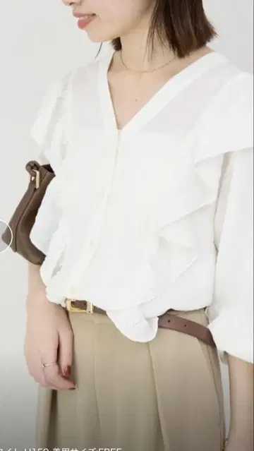 SLOBE IENA PE 슈링크 V넥 프릴 블라우스