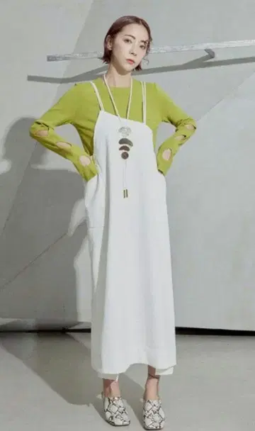 UN3D. 내로우 스트랩 원피스 화이트
