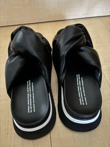 MAISON MAVERICK PRESENTS 샌들