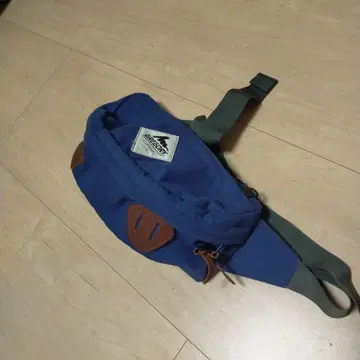 그레고리 바디백 네이비 캔버스