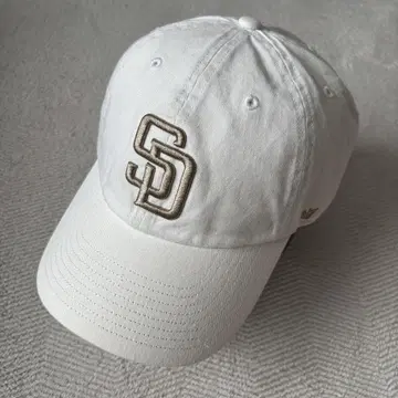 SD 로고 화이트 캡 조정 벨트 포함