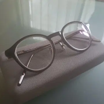 YUICHI TOYAMA 안경 케이스 포함