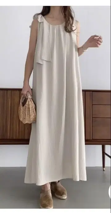 FILLOU 숄더 리본 플레어 원피스 M 사이즈 아이보리
