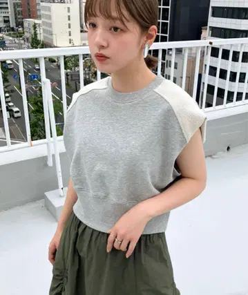 숄더 턱 맨투맨
