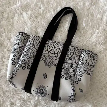 SURF CLUTCH 서핑 클러치 토트백 반다나 무늬 페이즐리