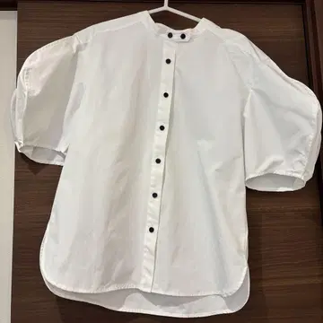 MACHATT 마챠트 퍼프 슬리브 W 버튼 블라우스 완판