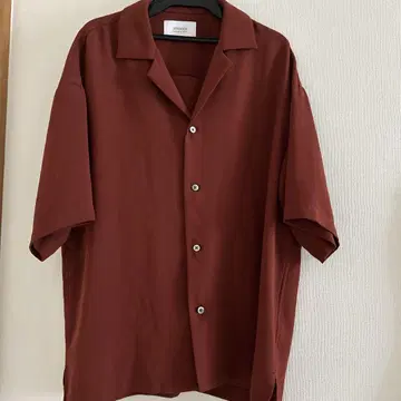 브라운 버튼 반팔 셔츠