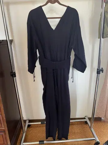 Moi 모이 다크 네이비 V넥 린넨 올인원