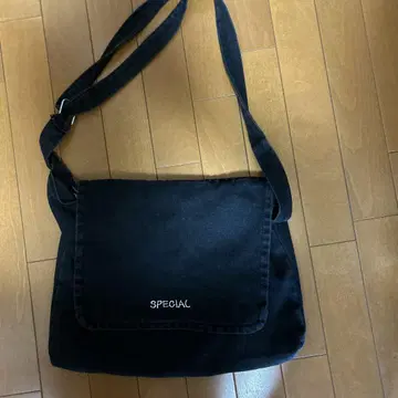 블랙 백 SPECIAL 자수 장식