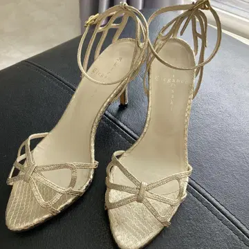 미사용에 가까운 부티크 오사키 샴페인 골드 23cm