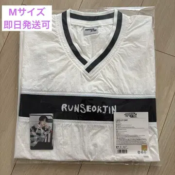 RUNSEOKJIN V넥 티셔츠 M 사이즈 트레이딩 카드 포함