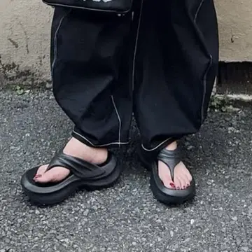 WONEM 블랙 샌들
