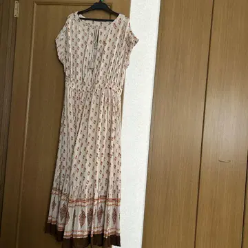 어반 리서치 꽃무늬 롱 원피스 프렌치 슬리브 미사용품