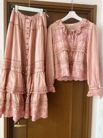PINK HOUSE 딸기 자수 셋업
