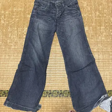 부츠 컷 데님, 다크 블루