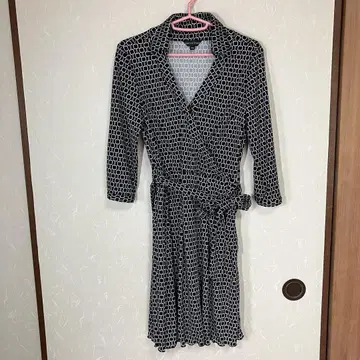 기하학 패턴 랩 원피스
