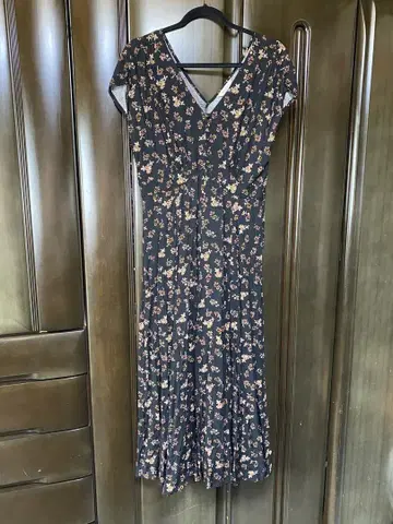 MOUSSY 꽃무늬 블랙 V넥 롱 원피스
