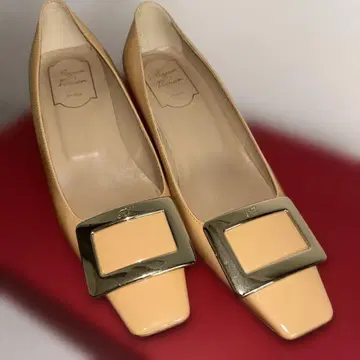 Roger Vivier 에나멜 펌프스 36