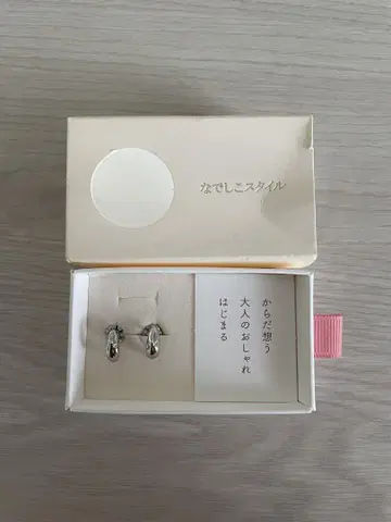 나데시코 스타일 초승달 귀걸이