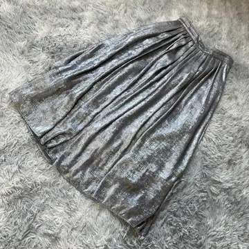 a.v.v 아베베 메탈릭 롱 스커트 광택 실버 사이즈 L