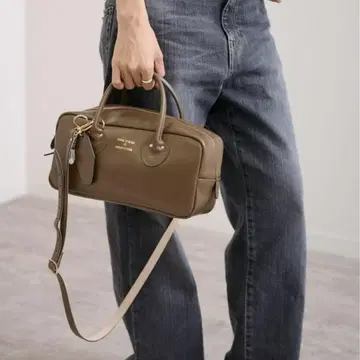 영 앤 올슨 별주 CHARM WIDE BOTTLE BAG
