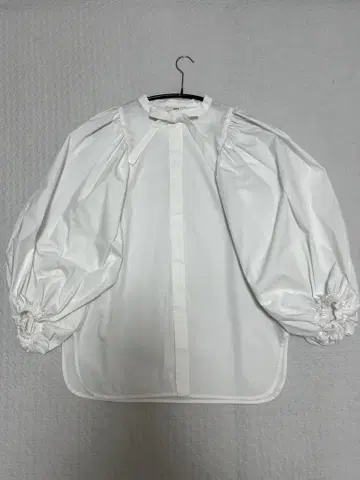 yori 리본 퍼프 슬리브 블라우스
