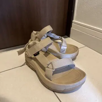 Teva 샌들